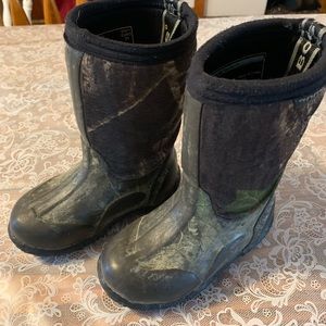 Camouflage Toddler Bogs, Size 8
